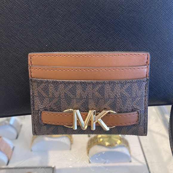 MICHAEL KORS
Reed Large Pebbled Leather Card Holder Case Wallet 
BROWN MK
NWT - Picture 7 of 16
